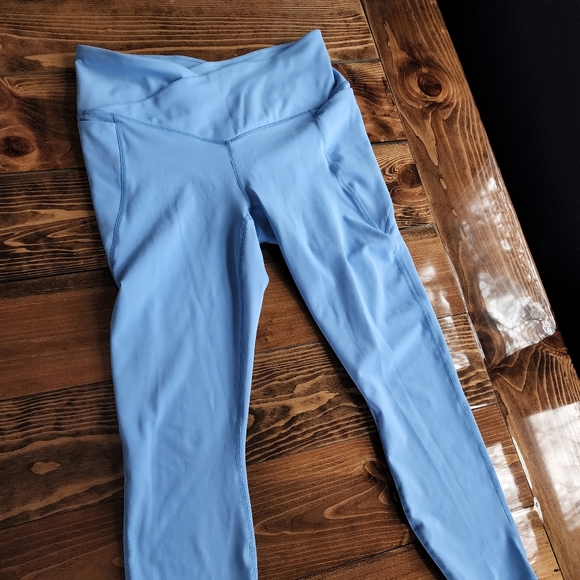 Fabletics Set - Crossover purelux leggings and Oasis twist bra - Picture 2 of 5